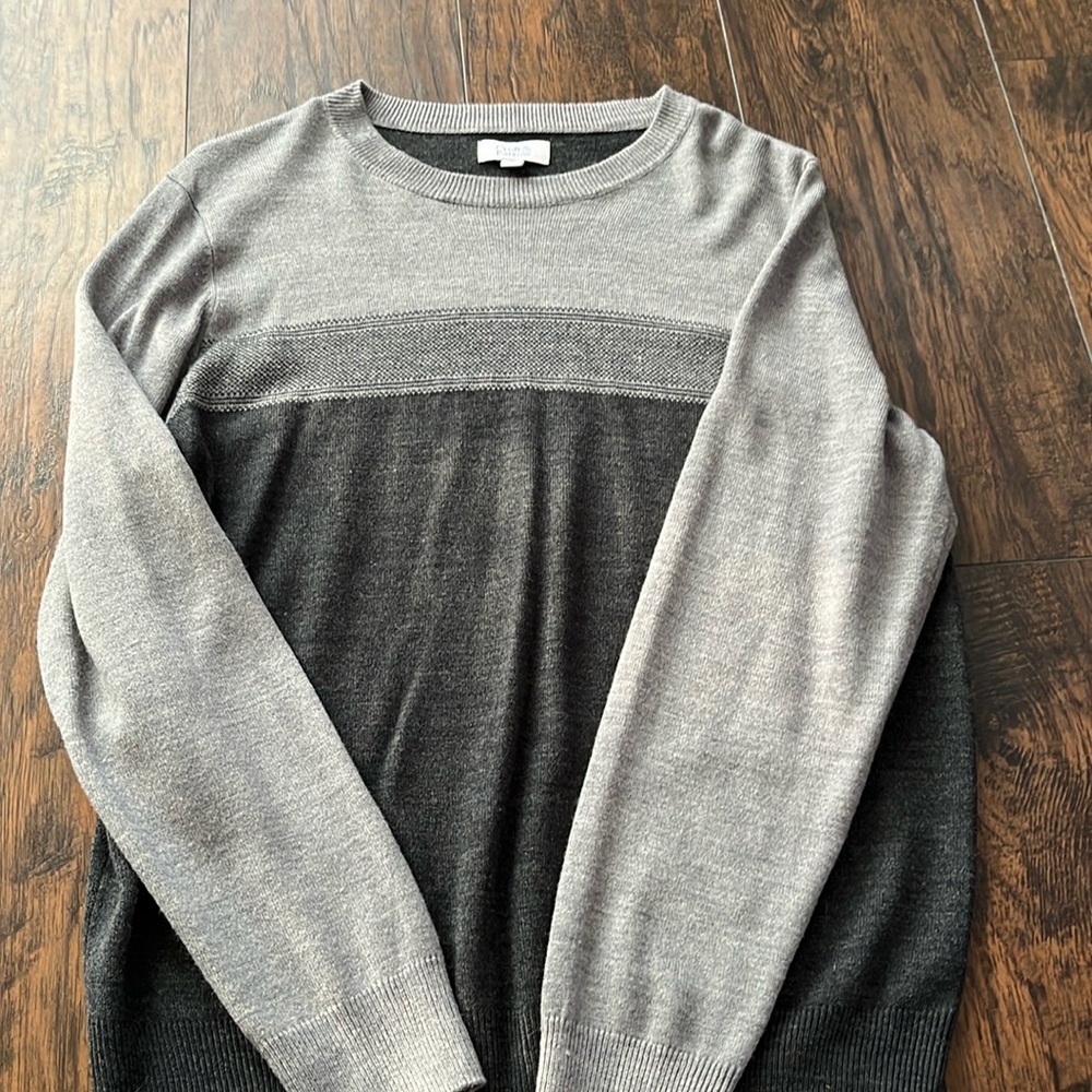 Croft & Barrow Men’s Grey Colorblock Crewneck Sweater • Medium